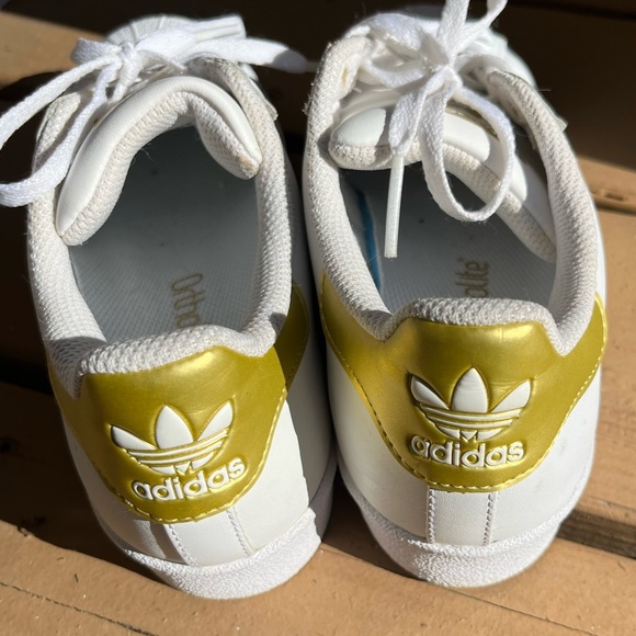 Adidas Superstar White/Gold Metallic Shoes Women's 7 mens 5.5 - Picture 4 of 8
